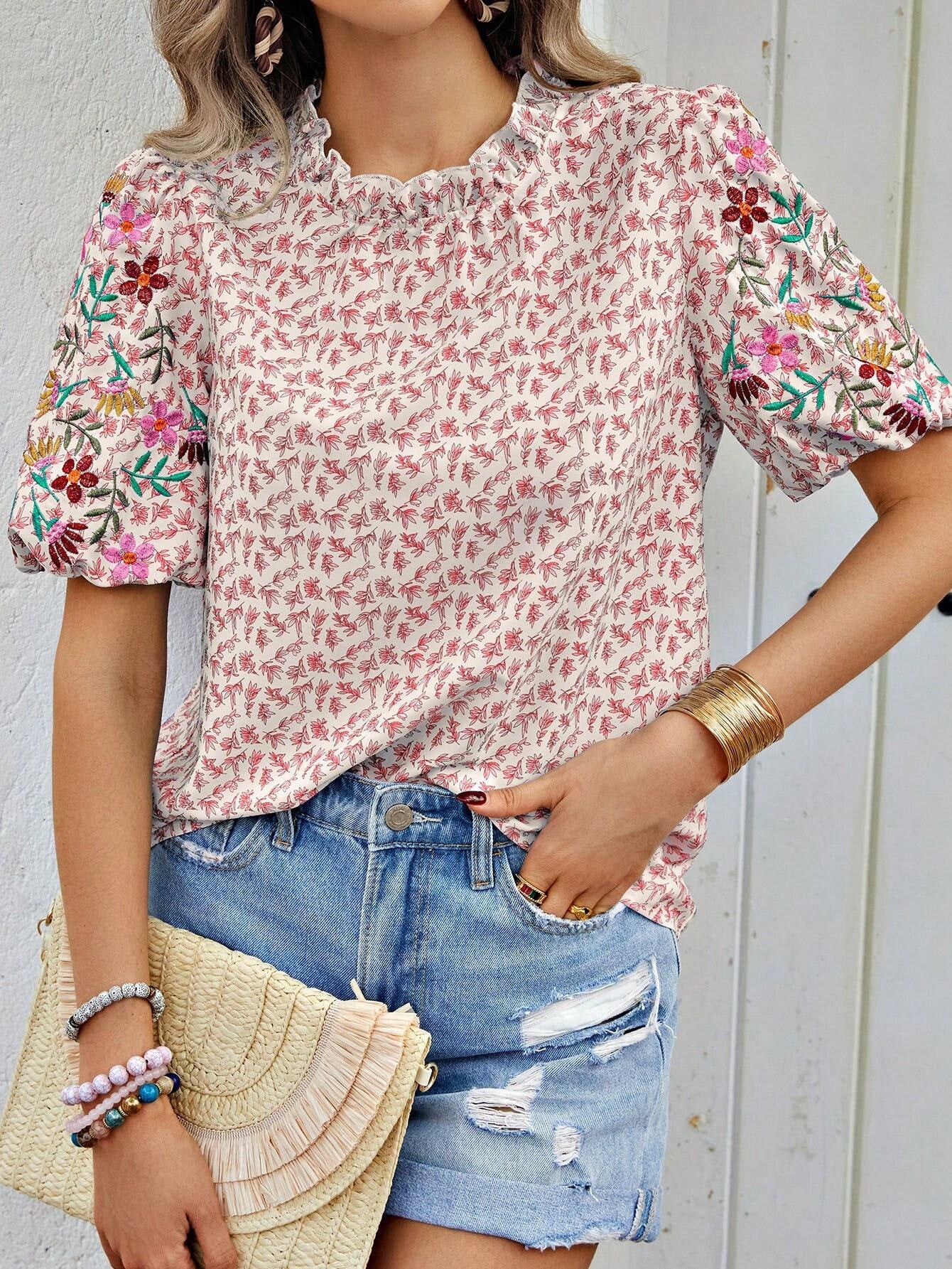 MEGAN | Women´s blouse with flower design