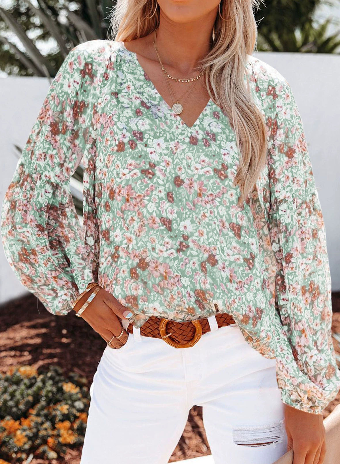 BONNIE | V-neck loose floral blouse